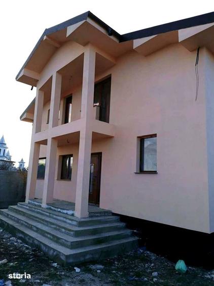 Casă cu 5 camere cu Teren 295 Mp în Central