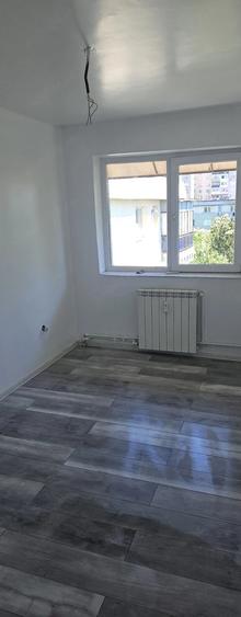 Apartament cu 3 camere decomandat în Crihala