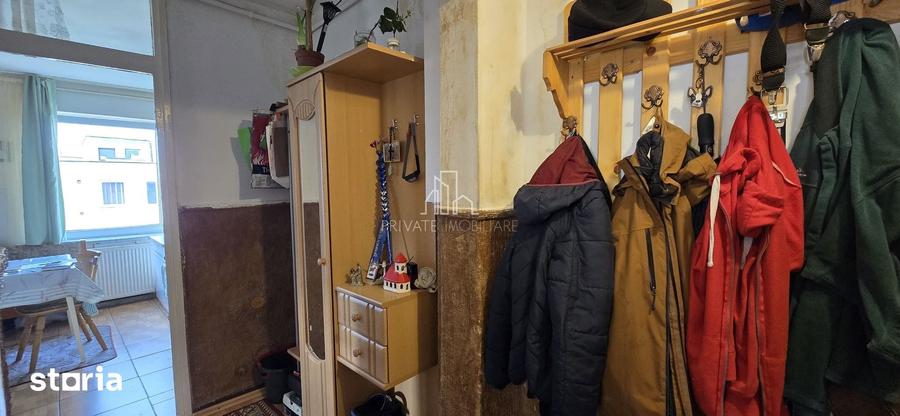 Apartament cu 3 camere semidecomandat în Central