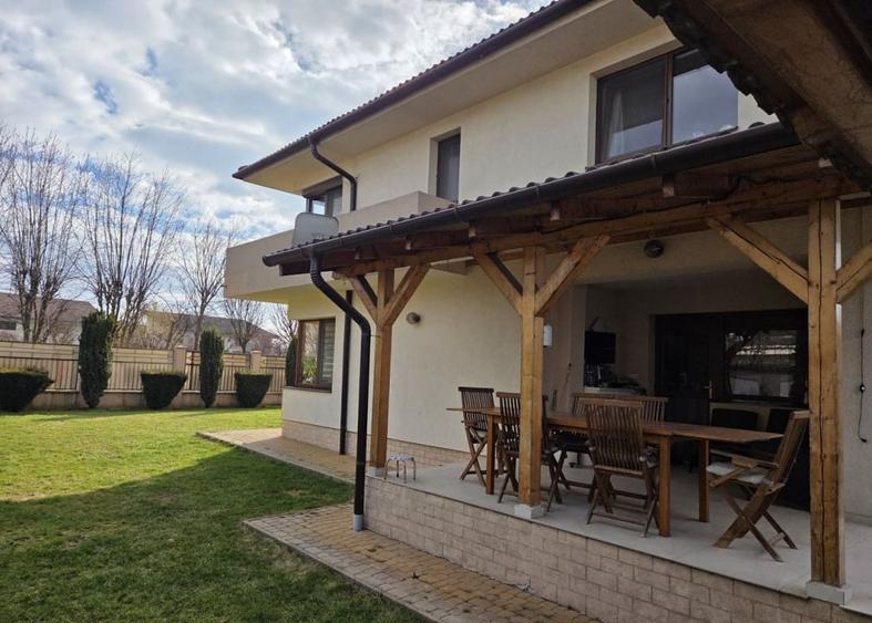Casă individuală cu 3 camere cu Canalizare în Central