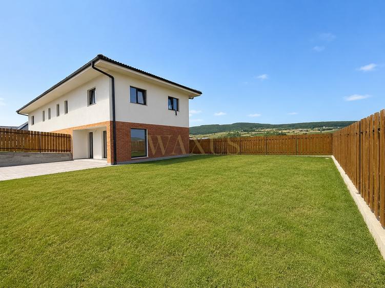Duplex cu 4 camere cu Canalizare în Chinteni