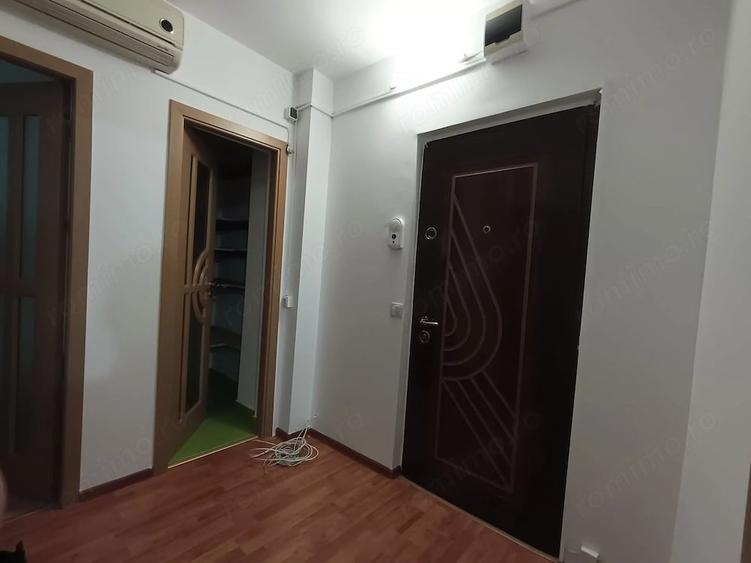 Apartament cu 3 camere semidecomandat în Micro 17