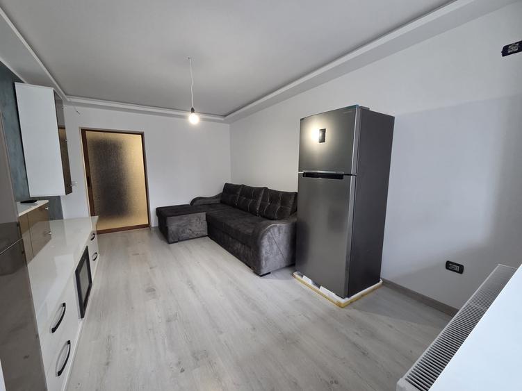 Apartament cu 2 camere circular în Micro 17