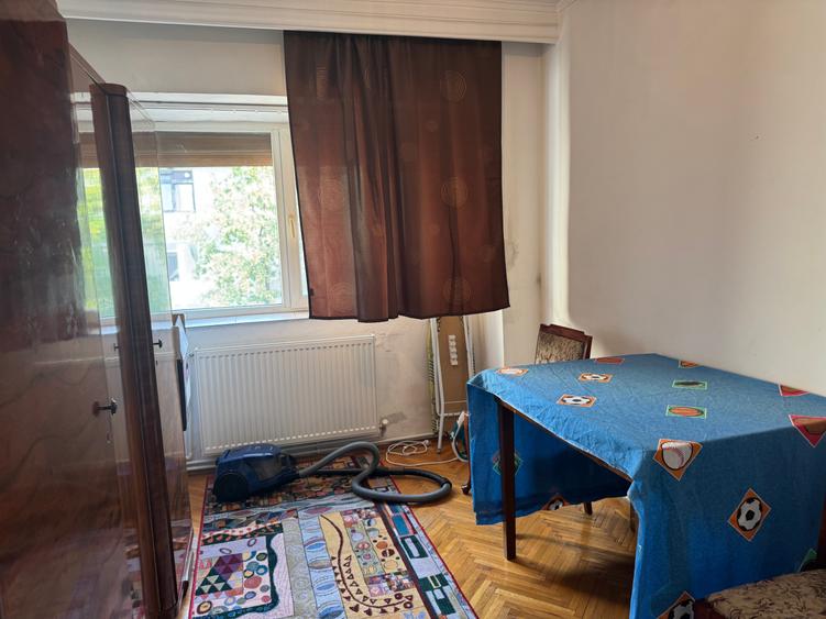 Apartament cu 4 camere decomandat în Dacia
