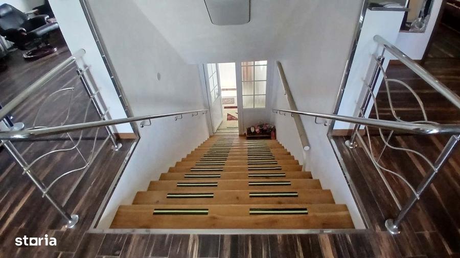 Casă cu 4 camere cu Teren 450 Mp în Central
