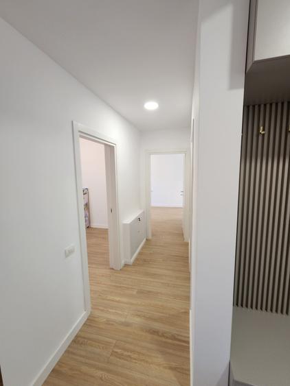 Apartament cu 3 camere semidecomandat în Dămăroaia