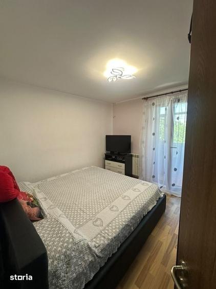 Apartament 3 camere, 70 mp + balcon, 2 bai, centrala noua, boxa Cr - 12