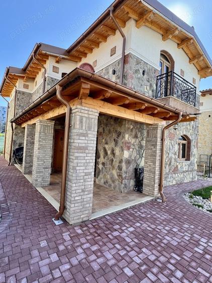 Casă cu 4 camere cu Teren 250 Mp în Tractorul