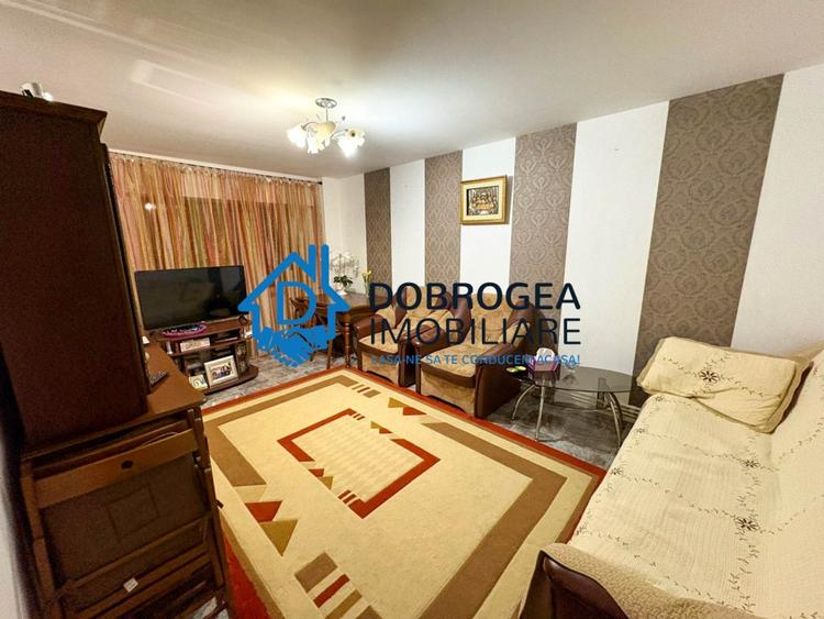 Apartament cu 4 camere decomandat, mobilat în Peco