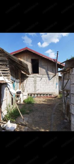 Casă cu 4 camere în Ciolpani
