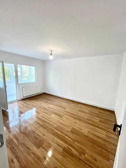Apartament cu 4 camere decomandat în Dacia