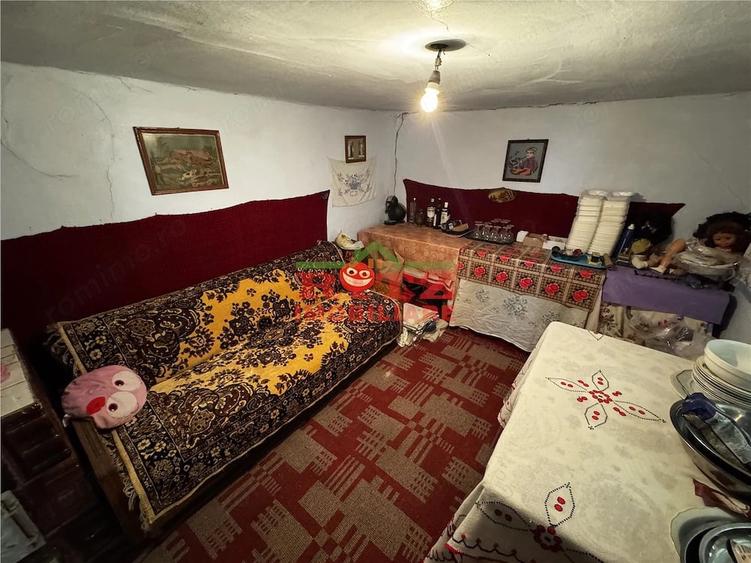 Casă cu 4 camere cu Teren 2437 Mp în Osica de Sus