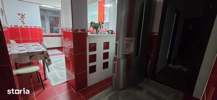 Apartament cu 3 camere decomandat în Micro 3