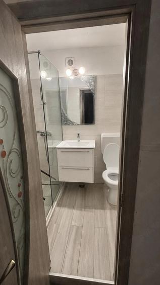 Apartament cu 3 camere decomandat în Berceni