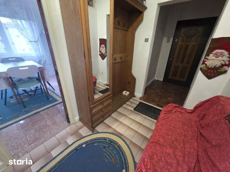 Apartament cu 3 camere în Tractorul