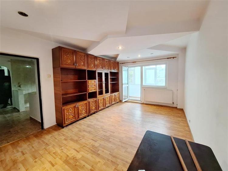 Apartament cu 2 camere decomandat în Energiei