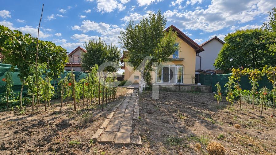 Casă individuală cu 7 camere cu Canalizare în Ghimbav