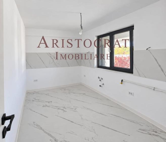 Casă cu 5 camere cu Teren 330 Mp în Corbeanca