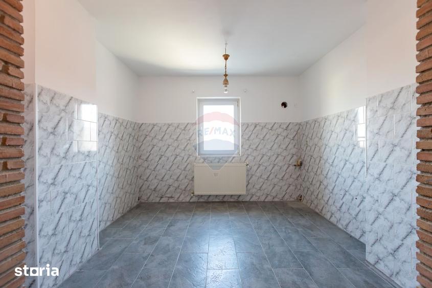 Apartament cu 3 camere în Traian