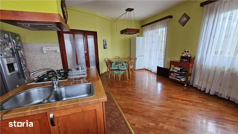 Casă cu 6 camere cu Teren 3500 Mp în Central