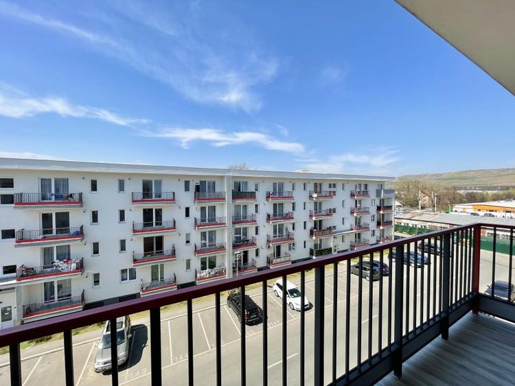 Apartament cu 2 camere semidecomandat, mobilat în Florești