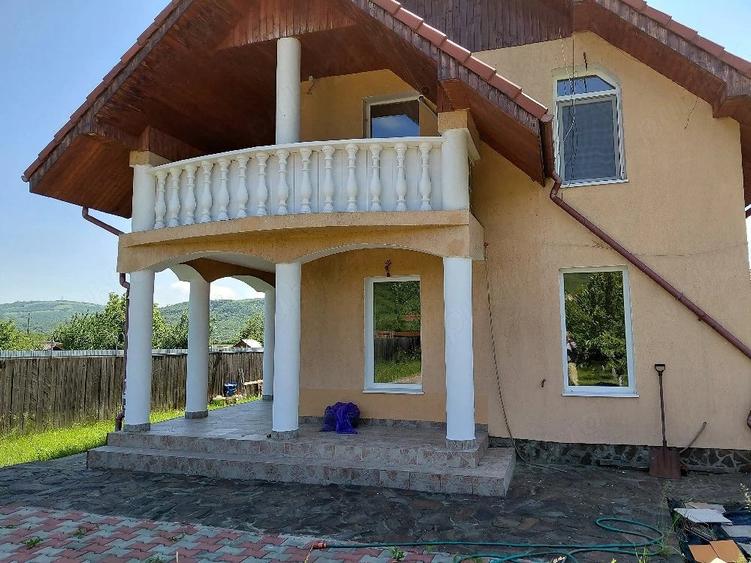 Casă cu Teren 1062 Mp în Oituz