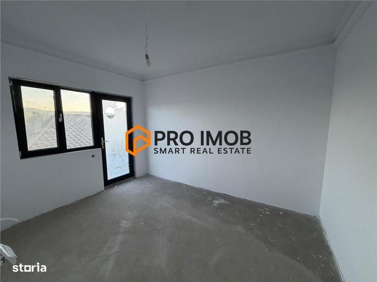 Casă cu 4 camere decomandat în Pleșești