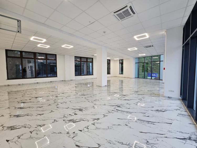 Spațiu comercial, de 664 mp, în Central
