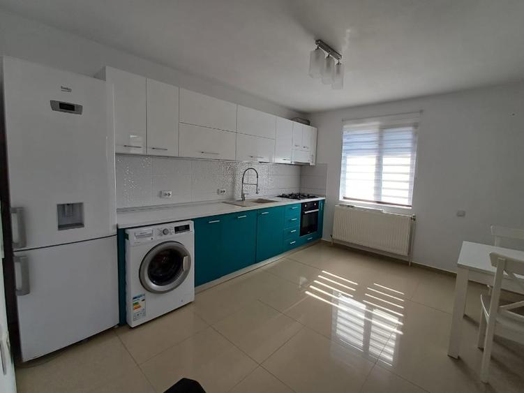 Casă individuală cu 5 camere cu Teren 375 Mp în Exterior Est