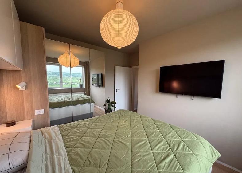 Apartament cu 3 camere semidecomandat, mobilat în Chinteni