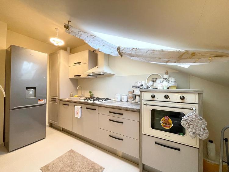 Apartament cu 2 camere semidecomandat, mobilat în Soarelui
