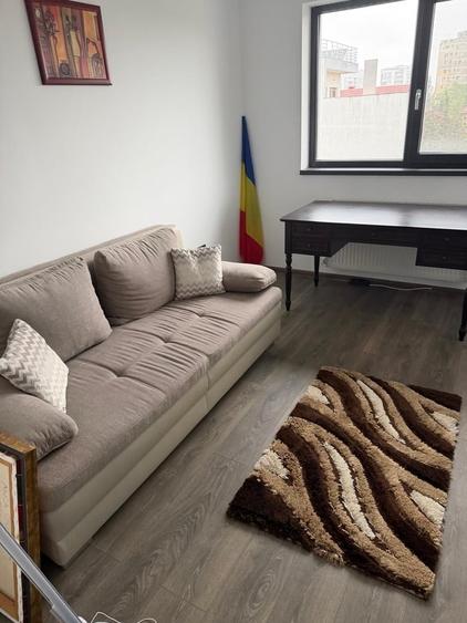 Apartament cu 4 camere decomandat în Titan