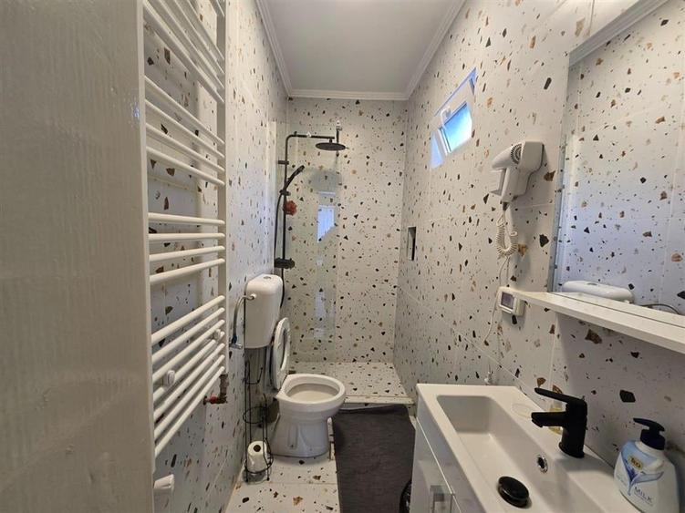 Casă individuală cu 4 camere cu Canalizare în Central