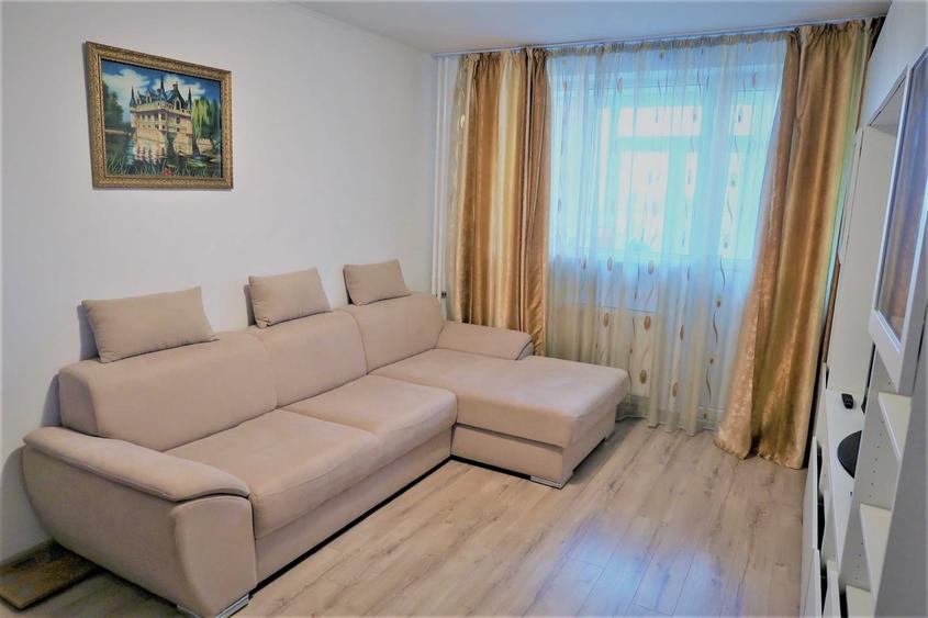 Apartament cu 3 camere decomandat în Drumul Taberei