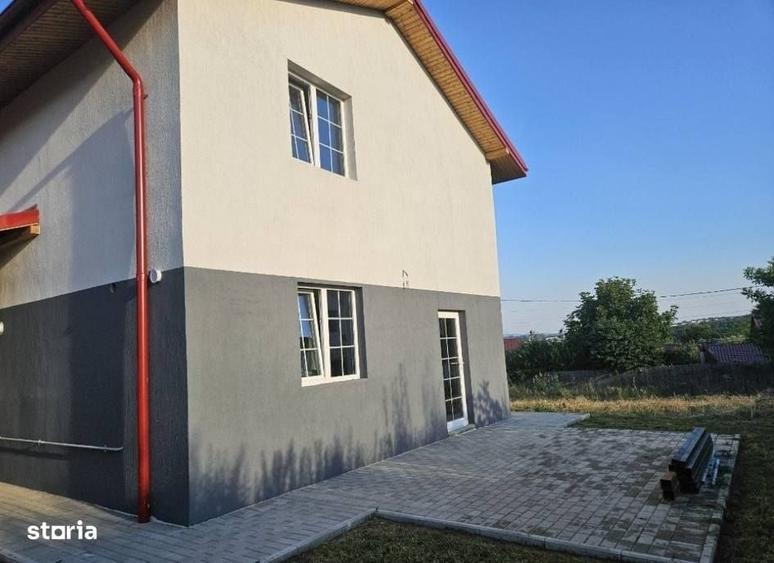 Casă cu 4 camere în Breazu