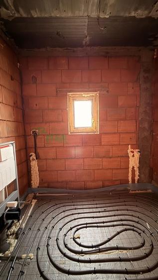 Duplex cu 3 camere cu Canalizare în Albina