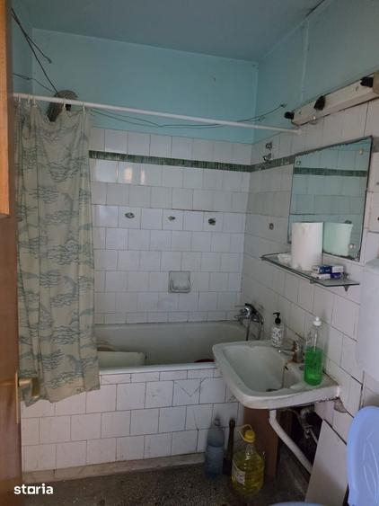 Apartament cu 3 camere semidecomandat în Titan