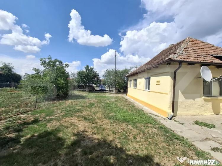 Casă cu 2 camere cu Teren 2880 Mp în Gelu