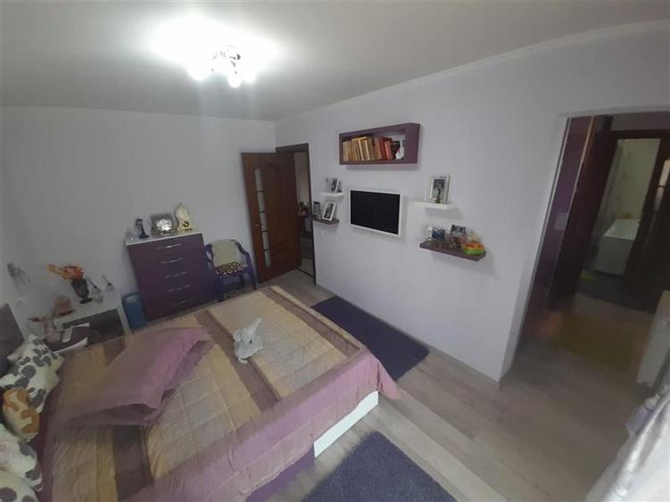 Casă cu 6 camere cu Teren 294 Mp în Central