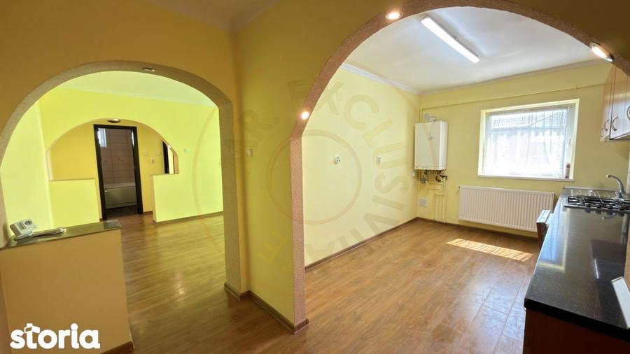 Apartament cu 3 camere semidecomandat în Central