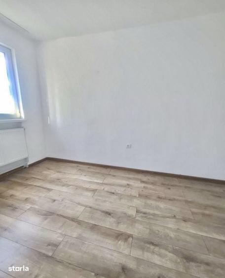 Apartament cu 3 camere semidecomandat în Mureșeni