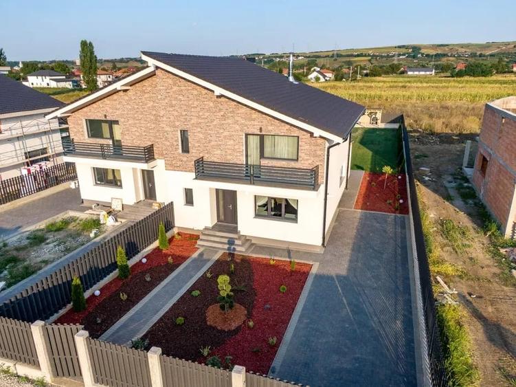 Duplex cu 5 camere cu Canalizare în Jucu de Mijloc