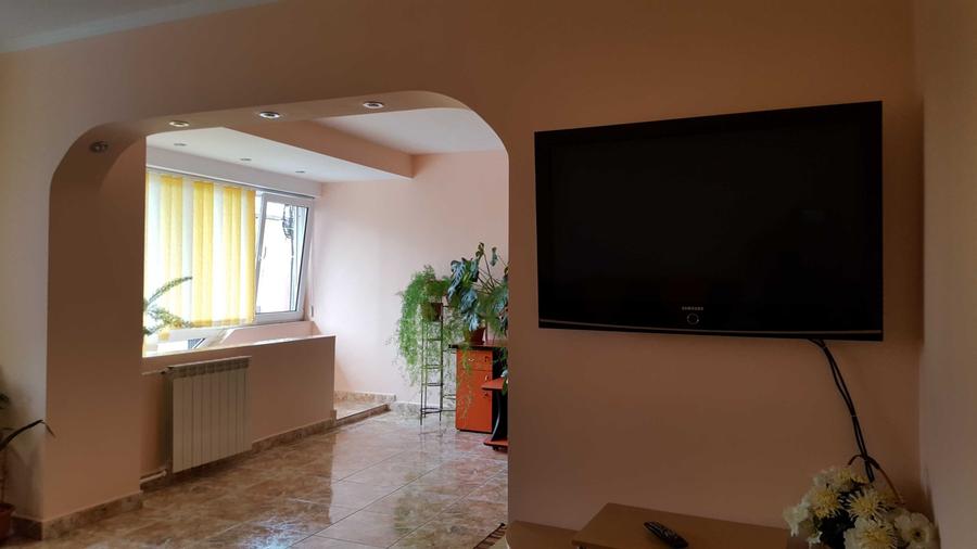 Casă cu 4 camere în Exterior Vest