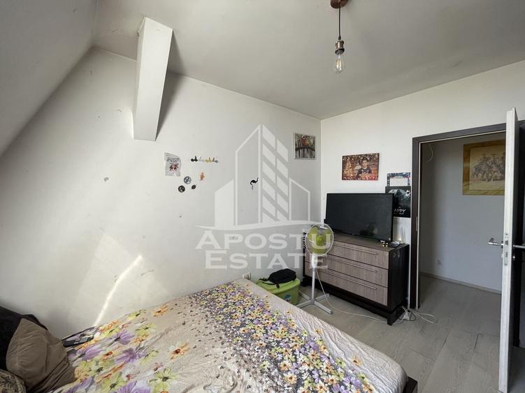 Apartament cu 4 camere decomandat în Torontalului