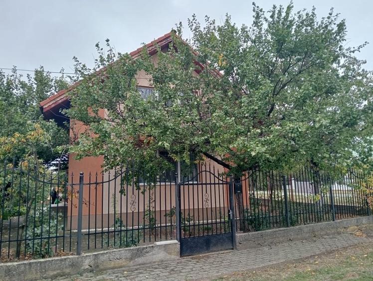 Casă cu 3 camere în Cerneteaz