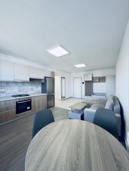 Apartament cu 2 camere decomandat în Tractorul