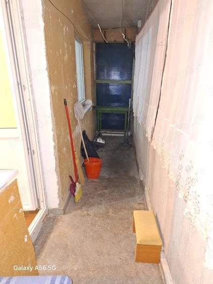 Apartament cu 3 camere semidecomandat în Cet