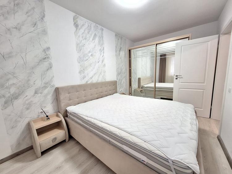 Apartament cu 3 camere semidecomandat în Florești