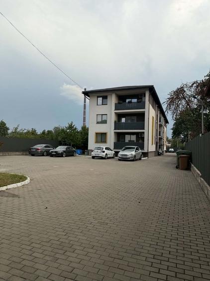 Apartament cu 3 camere decomandat în Periferie