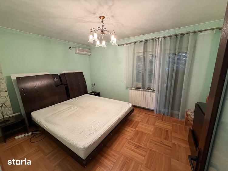 Casă cu 8 camere cu Teren 954 Mp în Andronache